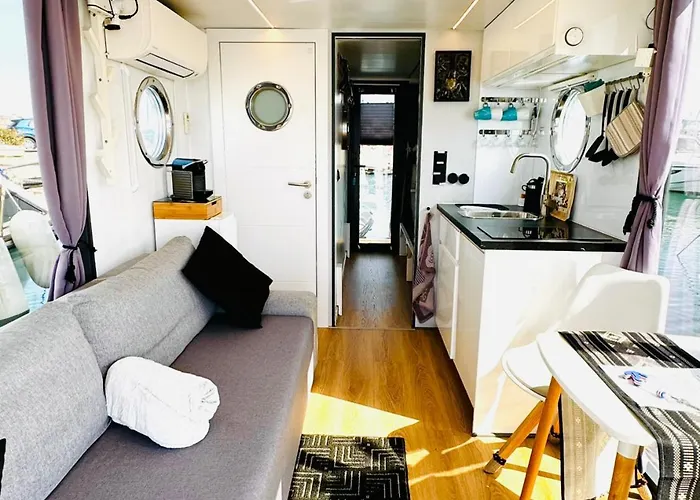 Houseboat Seabreeze