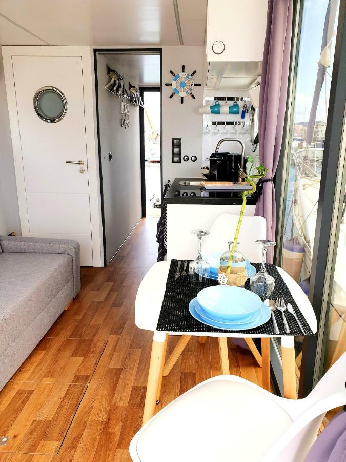 Houseboat Seabreeze Bådhotel *